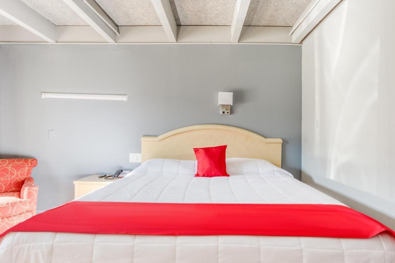 Oxford Inn, Lincoln Blvd Оклахома-Сіті Екстер'єр фото